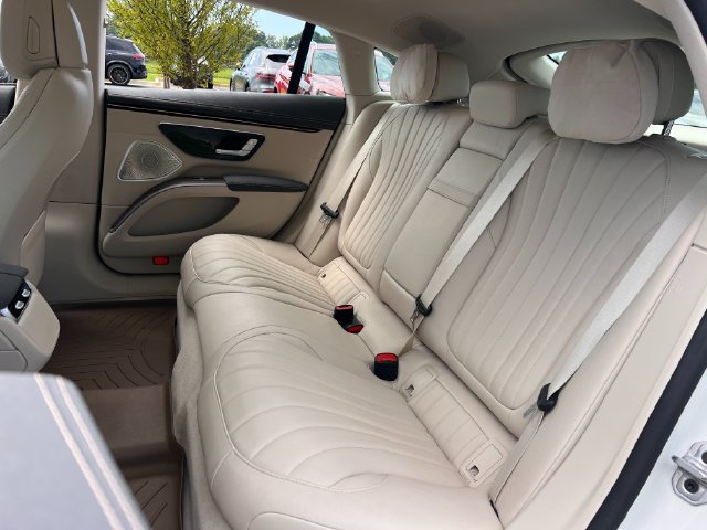 Used 2022 Mercedes-Benz EQS 450+ Sedan image 18