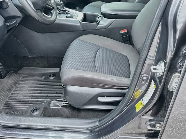 Used 2023 Toyota RAV4 LE AWD/4WD image 18