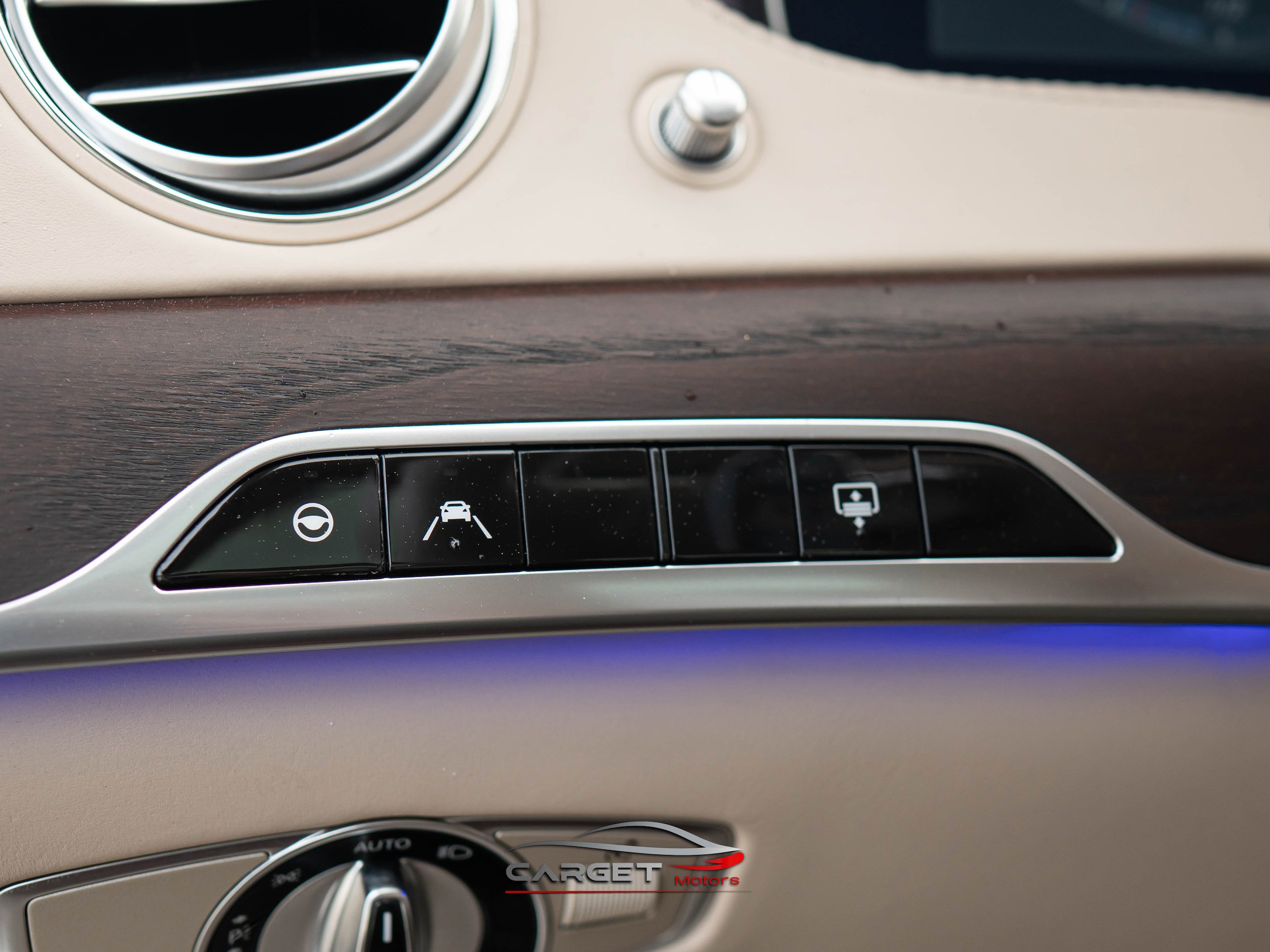 Used 2018 Mercedes-Benz S 560 4MATIC Sedan image 39