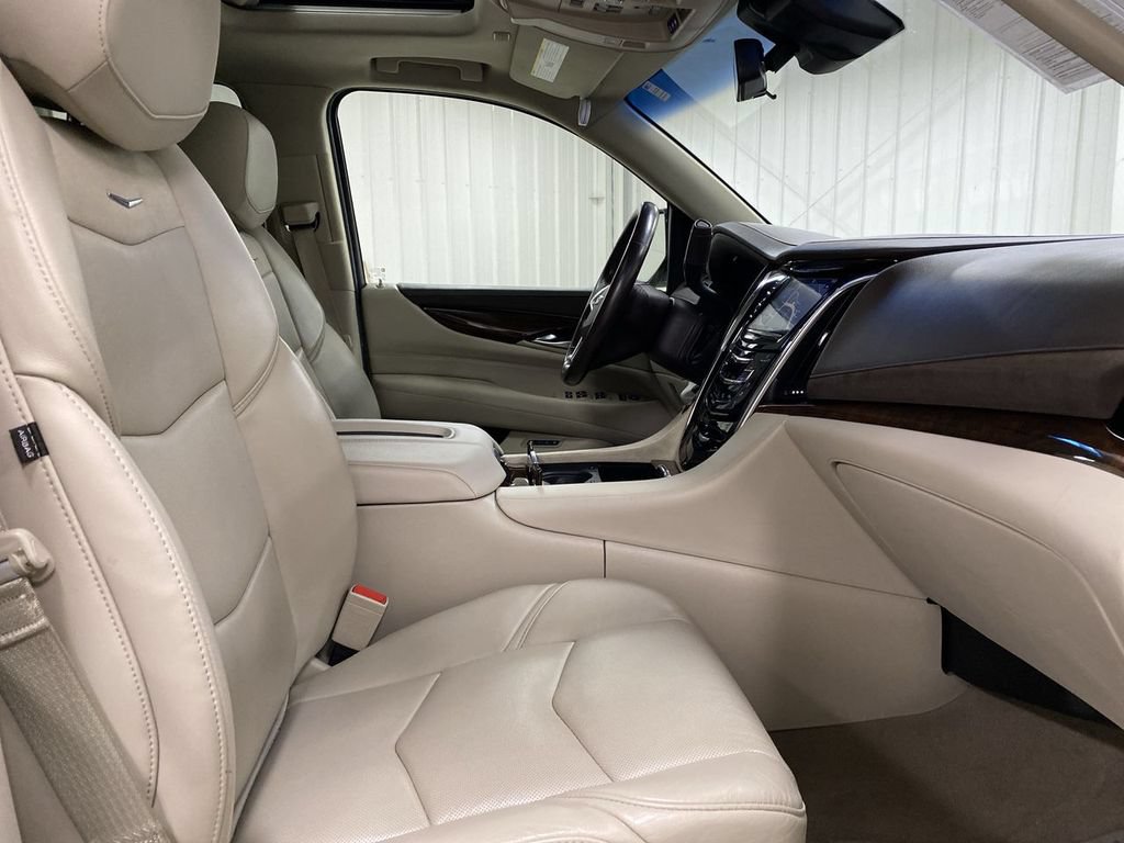 Used 2017 Cadillac Escalade Premium Luxury AWD/4WD image 23