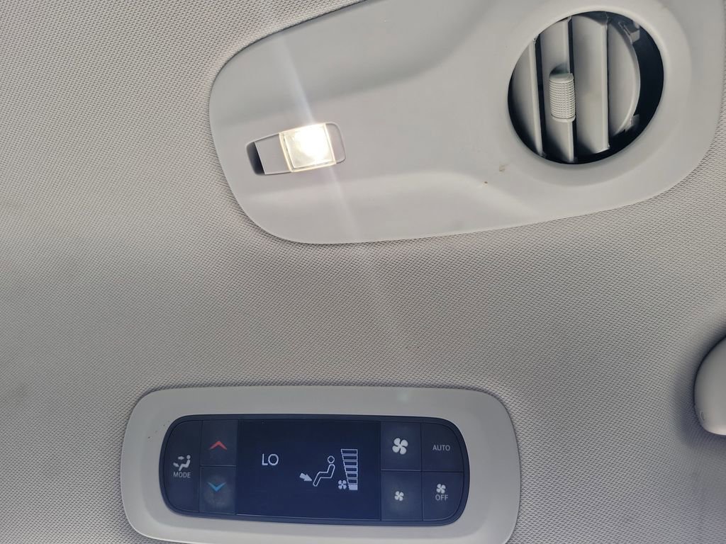 Used 2022 Chrysler Pacifica Touring-L w/ Uconnect Theater Family Group image 26