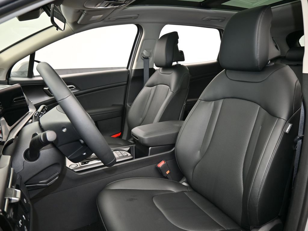 Used 2026 Kia Sportage EX w/ EX Panorama Roof Package FWD image 13