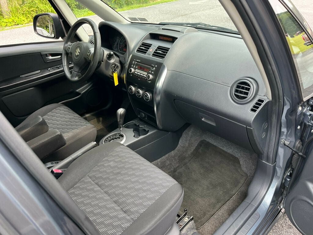 Used 2009 Suzuki SX4 AWD Hatchback w/ Touring Pkg image 15
