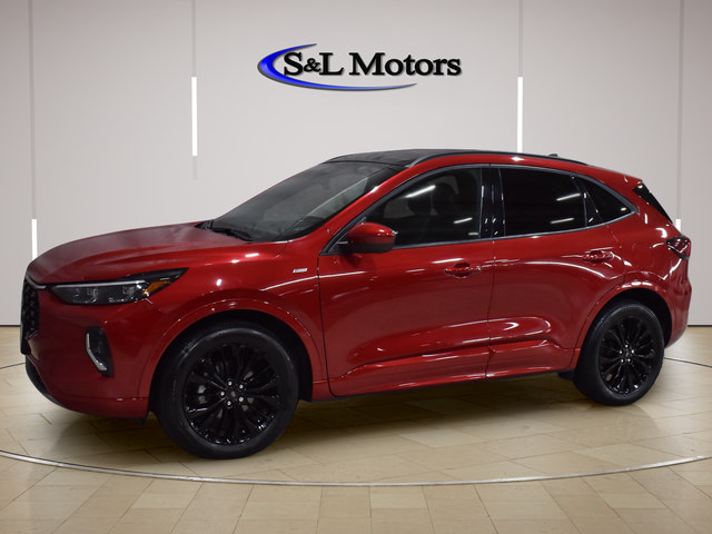 Used 2023 Ford Escape ST-Line Elite w/ Premium Technology Package AWD/4WD image 3