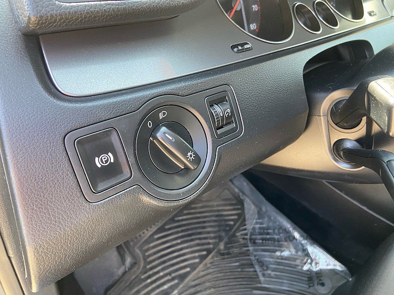 Used 2008 Volkswagen Passat 2.0T image 11