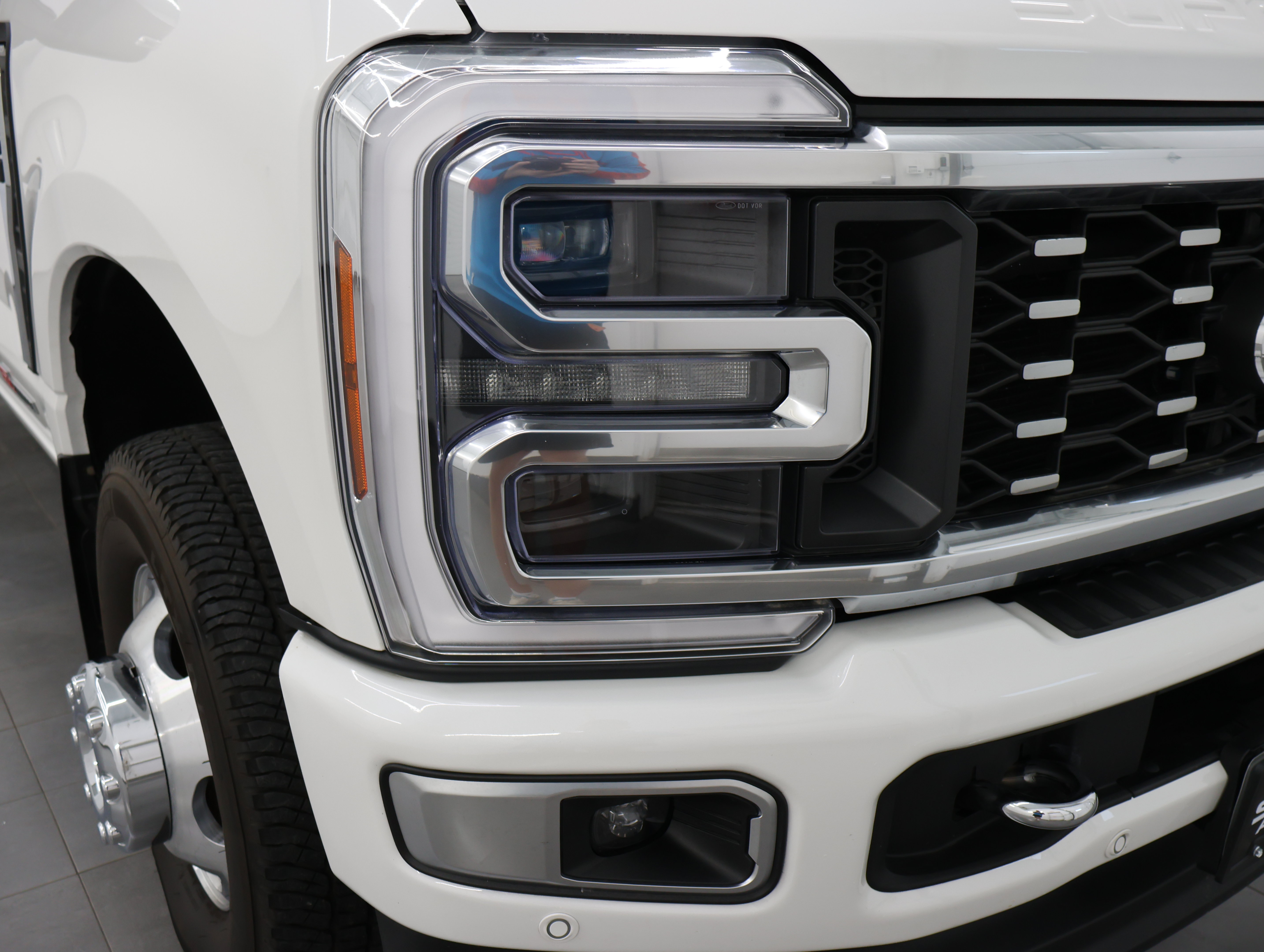 Used 2024 Ford F350 Limited w/ FX4 Off-Road Package AWD/4WD image 26