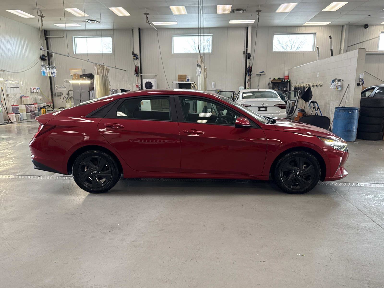 Used 2022 Hyundai Elantra SEL w/ Preferred Accessory Package image 4