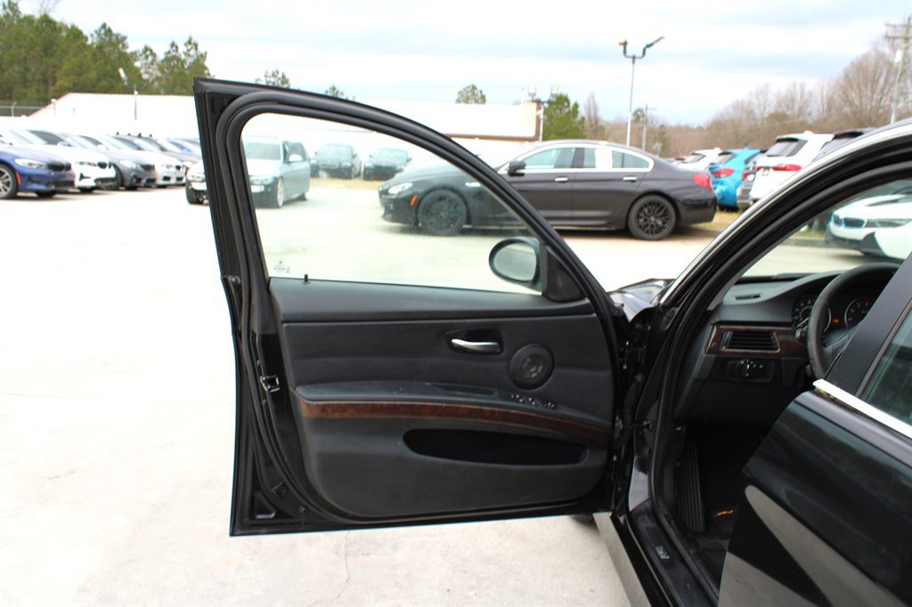 Used 2006 BMW 330i Sedan RWD image 22