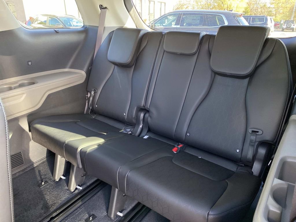 New 2026 Kia Carnival EX image 7