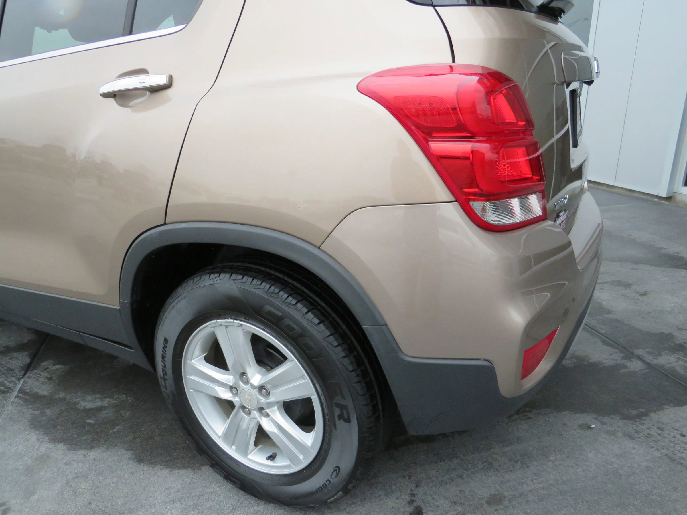 Used 2018 Chevrolet Trax LT w/ LT Convenience Package image 25