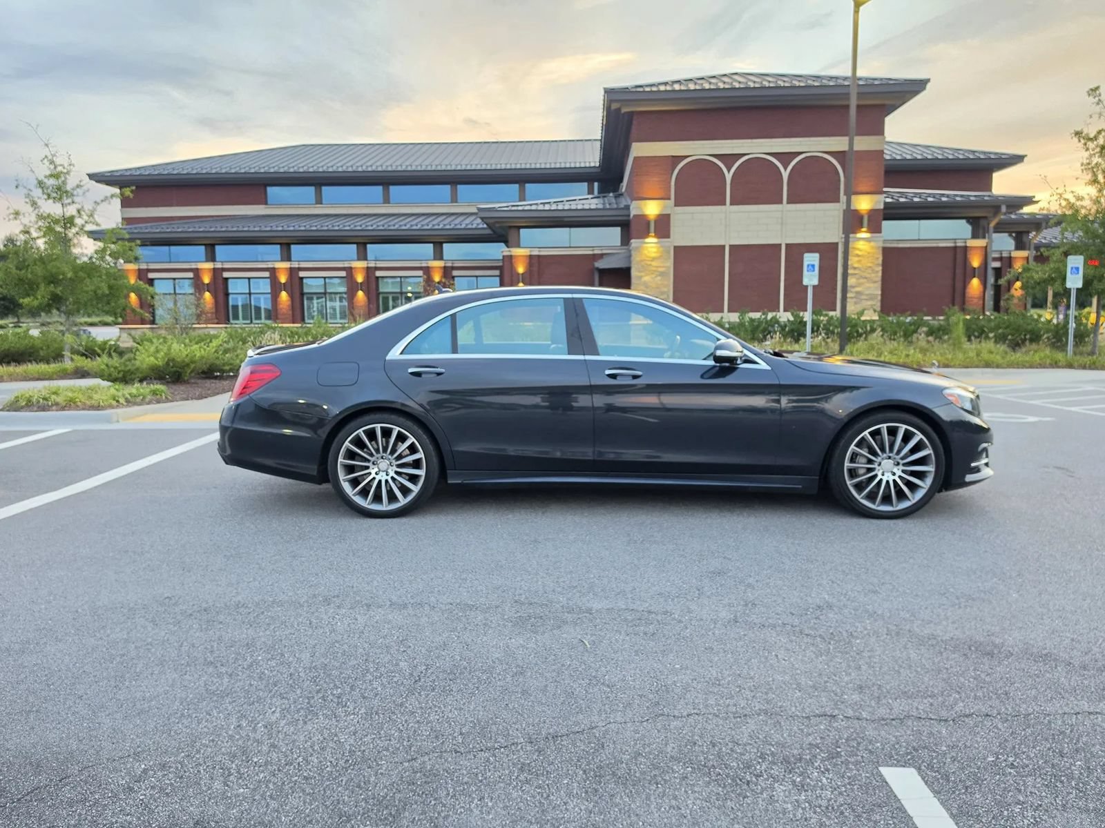Used 2015 Mercedes-Benz S 550 4MATIC Sedan image 4