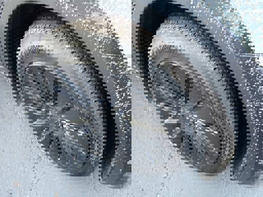 Used 2024 Tesla Model Y Long Range image 9