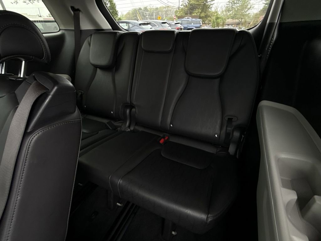 Used 2022 Kia Carnival LX image 24