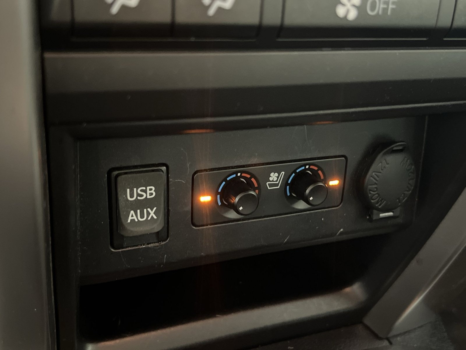 Used 2016 Toyota 4Runner Limited AWD/4WD image 31