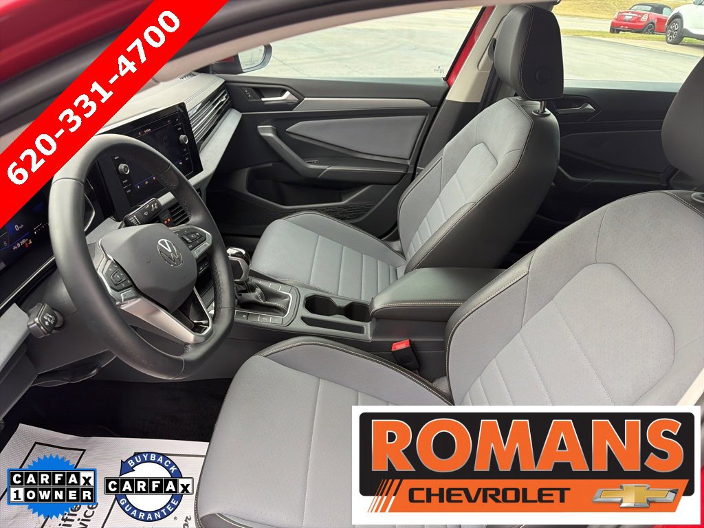 Used 2025 Volkswagen Jetta SE image 11