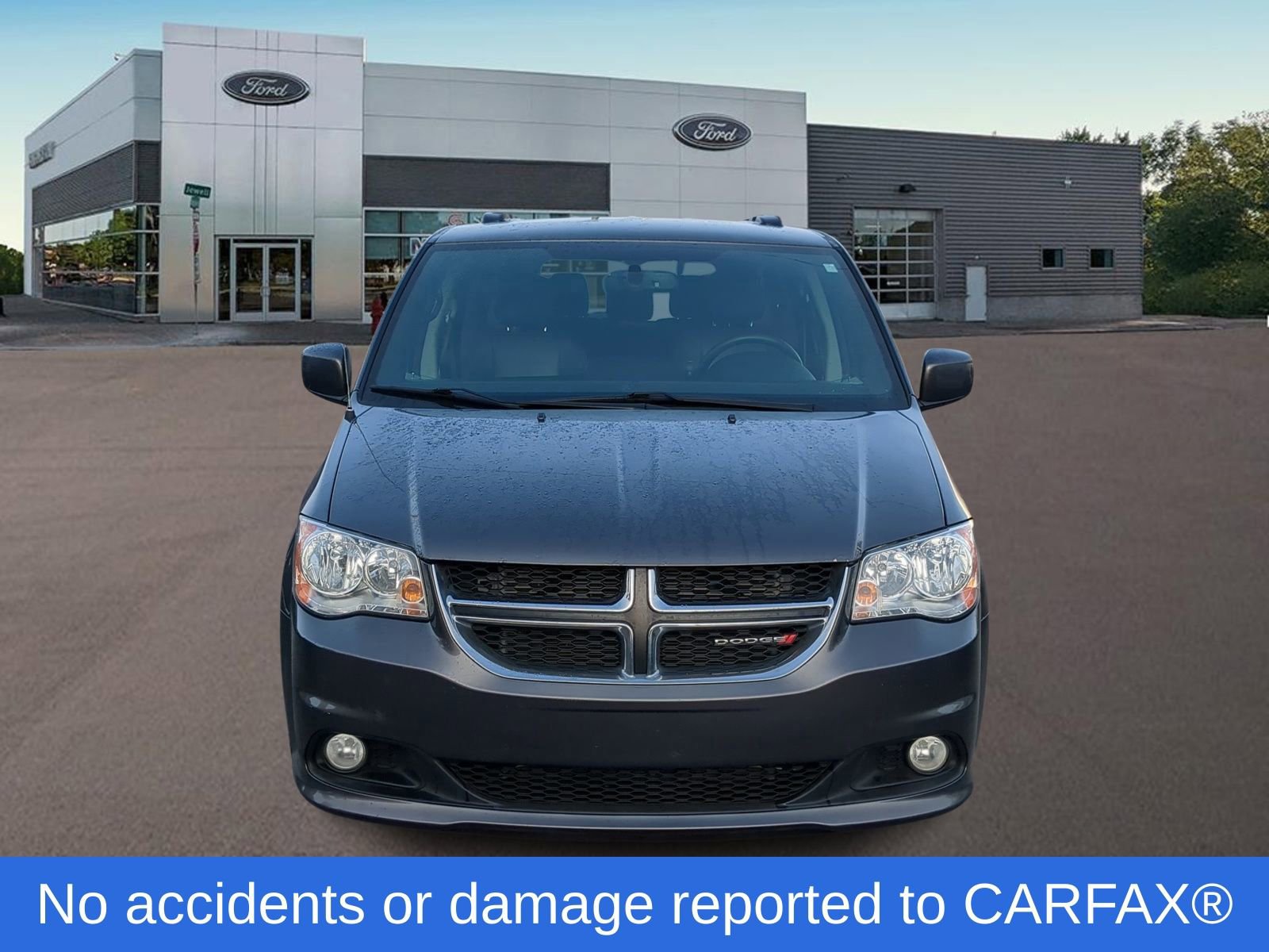 Used 2017 Dodge Grand Caravan SXT image 3