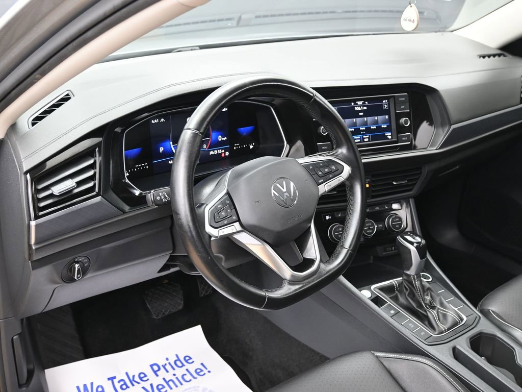 Used 2023 Volkswagen Jetta SE w/ Panoramic Sunroof Package image 18