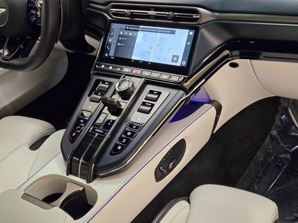 Used 2025 Aston Martin V8 Vantage Coupe image 25