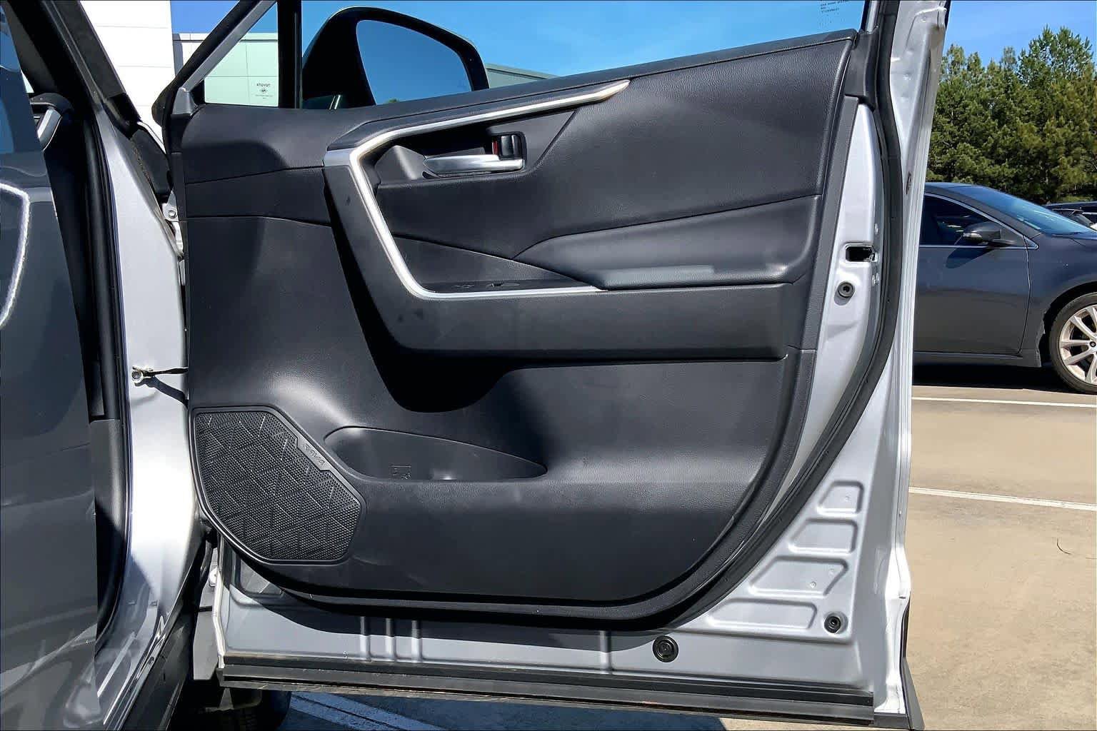 Used 2025 Toyota RAV4 XLE w/ Convenience Package FWD image 23