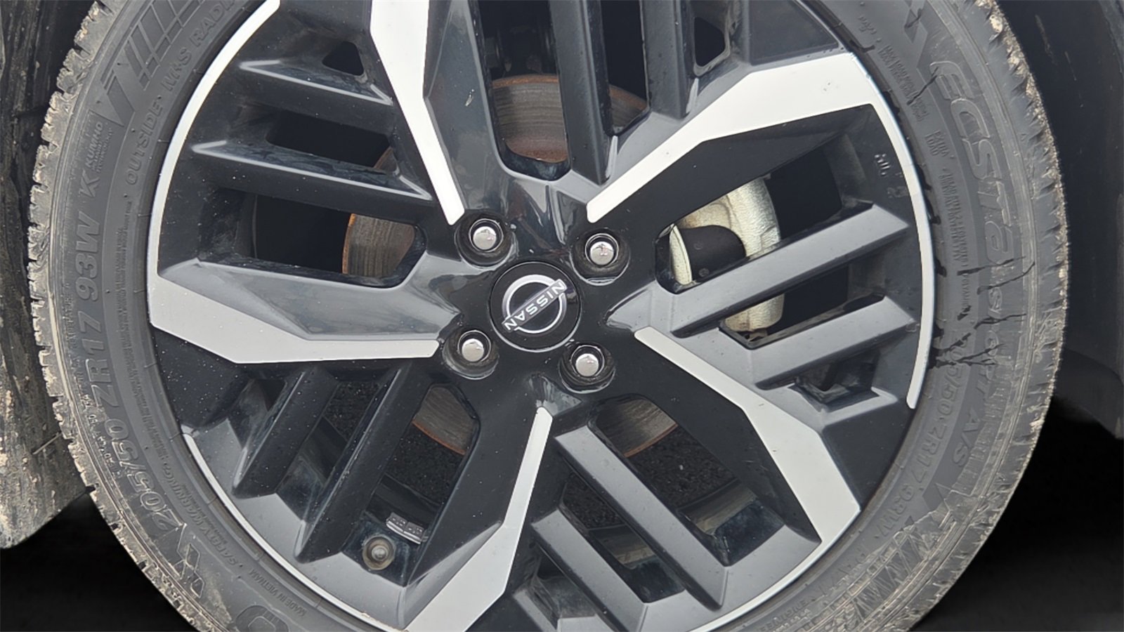 Used 2023 Nissan Versa SR w/ Trunk Package image 32