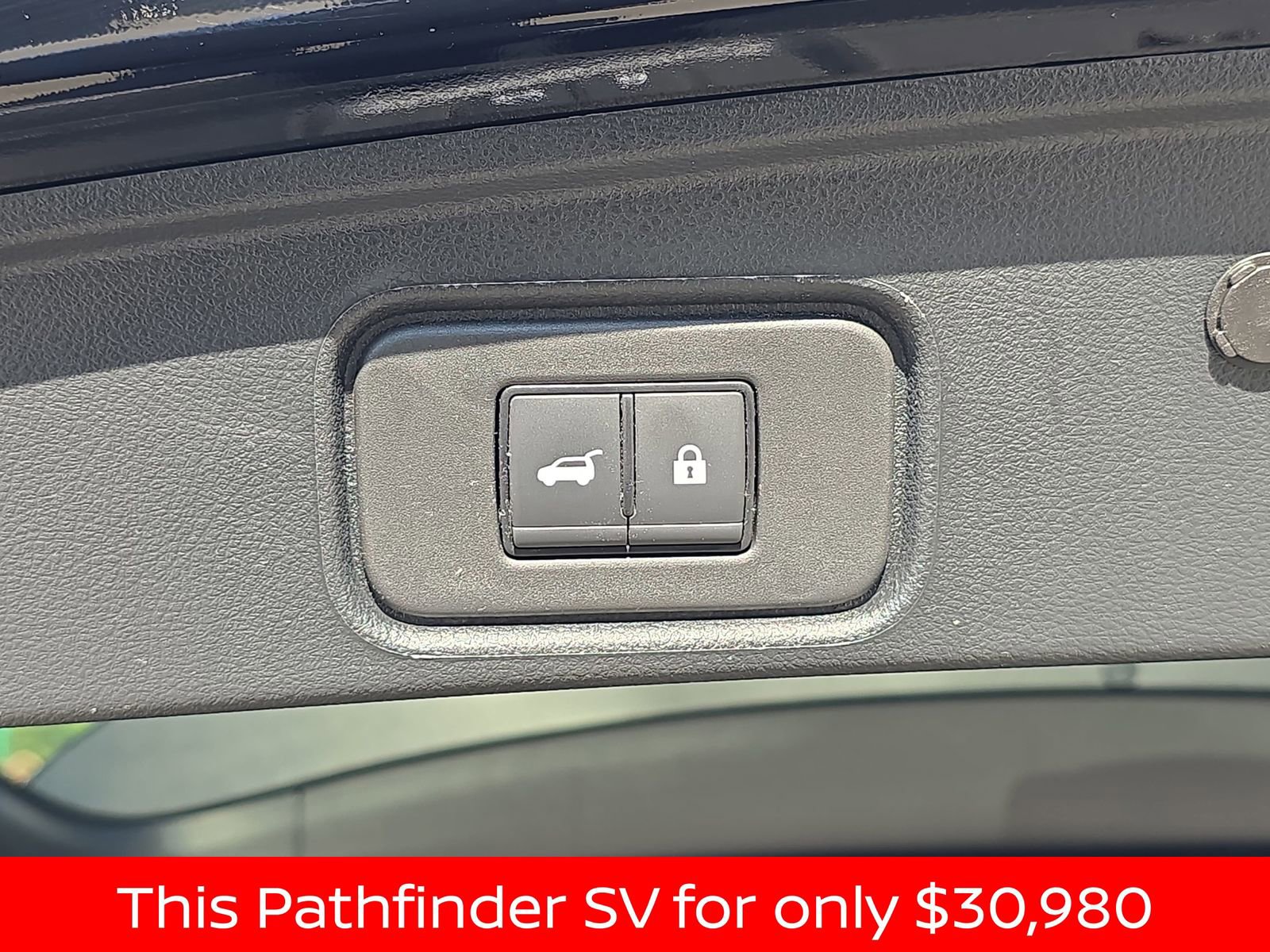 Used 2025 Nissan Pathfinder SV image 21