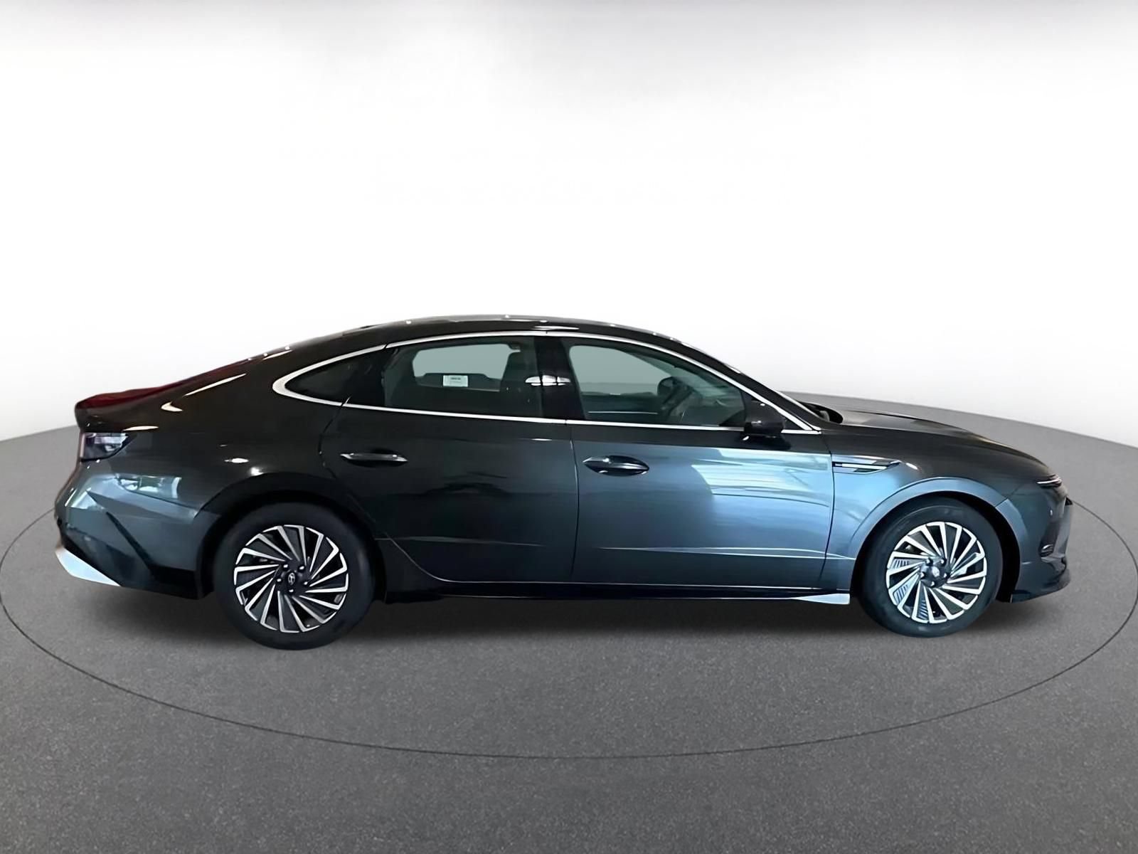 Used 2025 Hyundai Sonata SEL FWD image 10