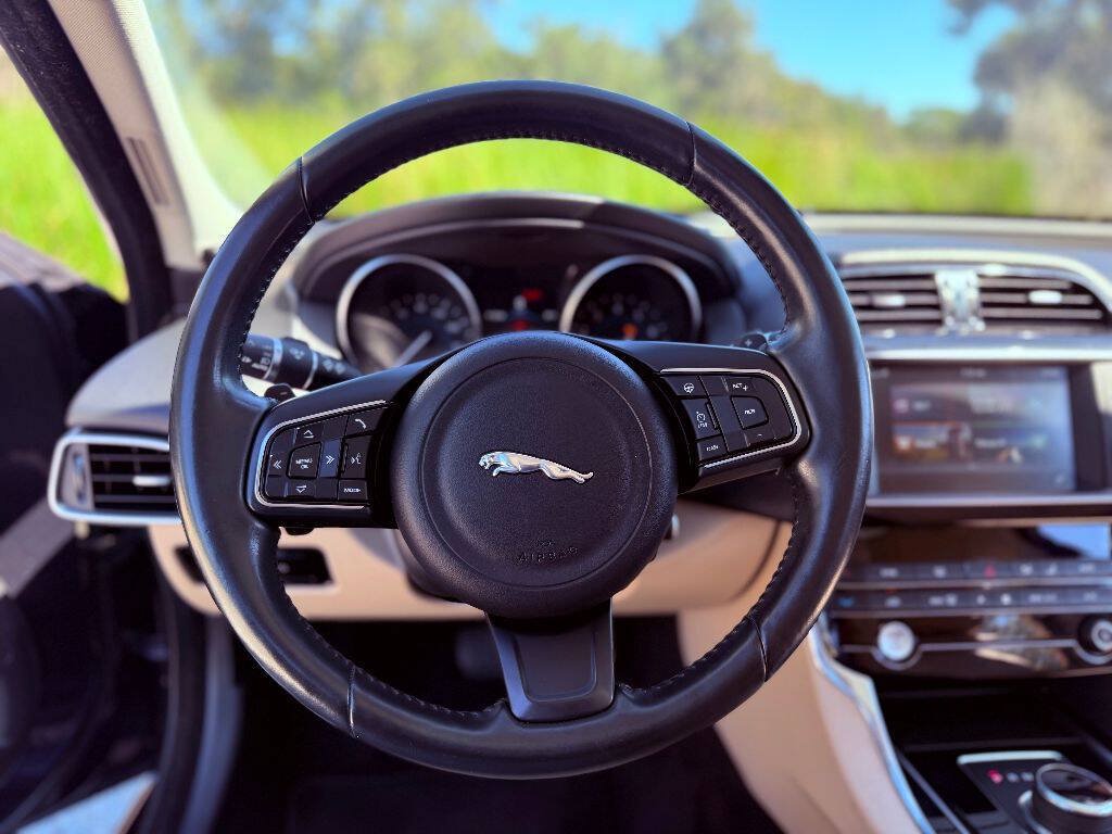 Used 2017 Jaguar XE Prestige AWD/4WD image 41