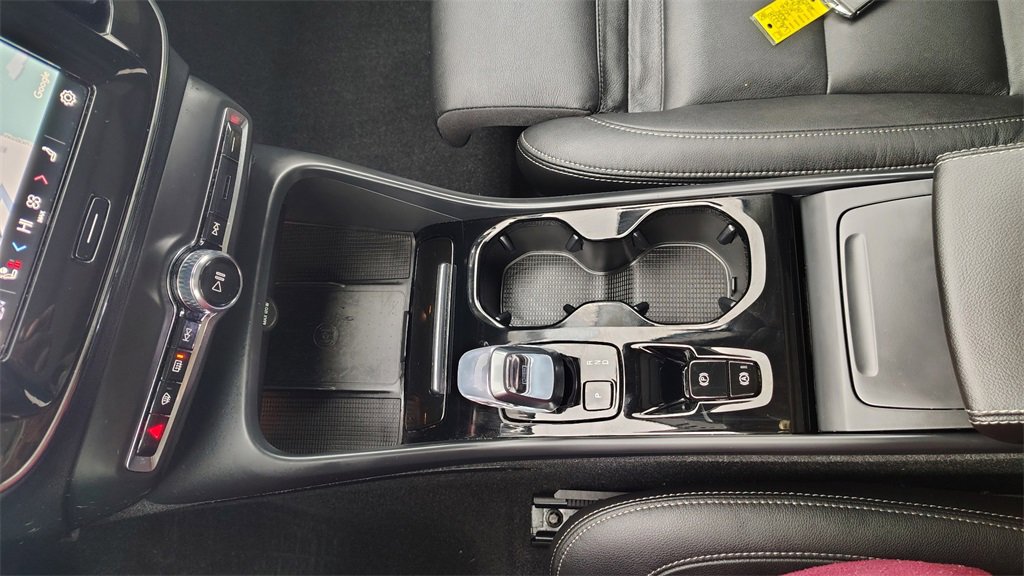 Used 2024 Volvo XC40 B5 Plus w/ Protection Package Premier image 22