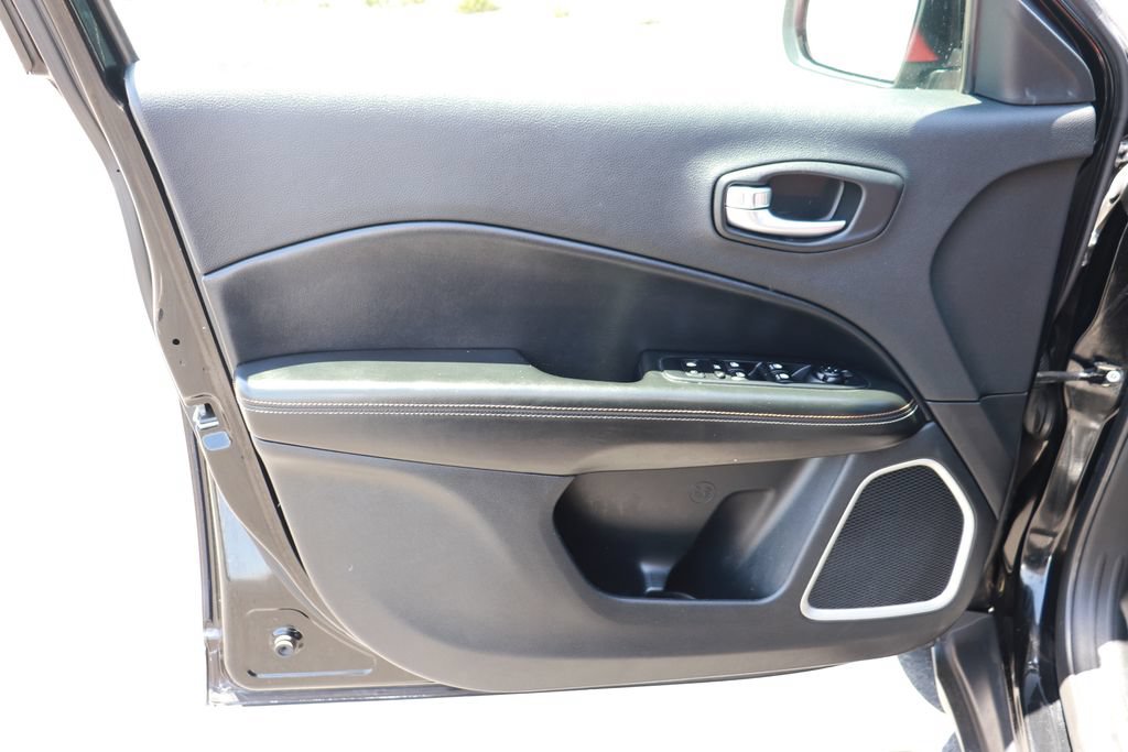 Used 2020 Jeep Compass Latitude FWD image 9