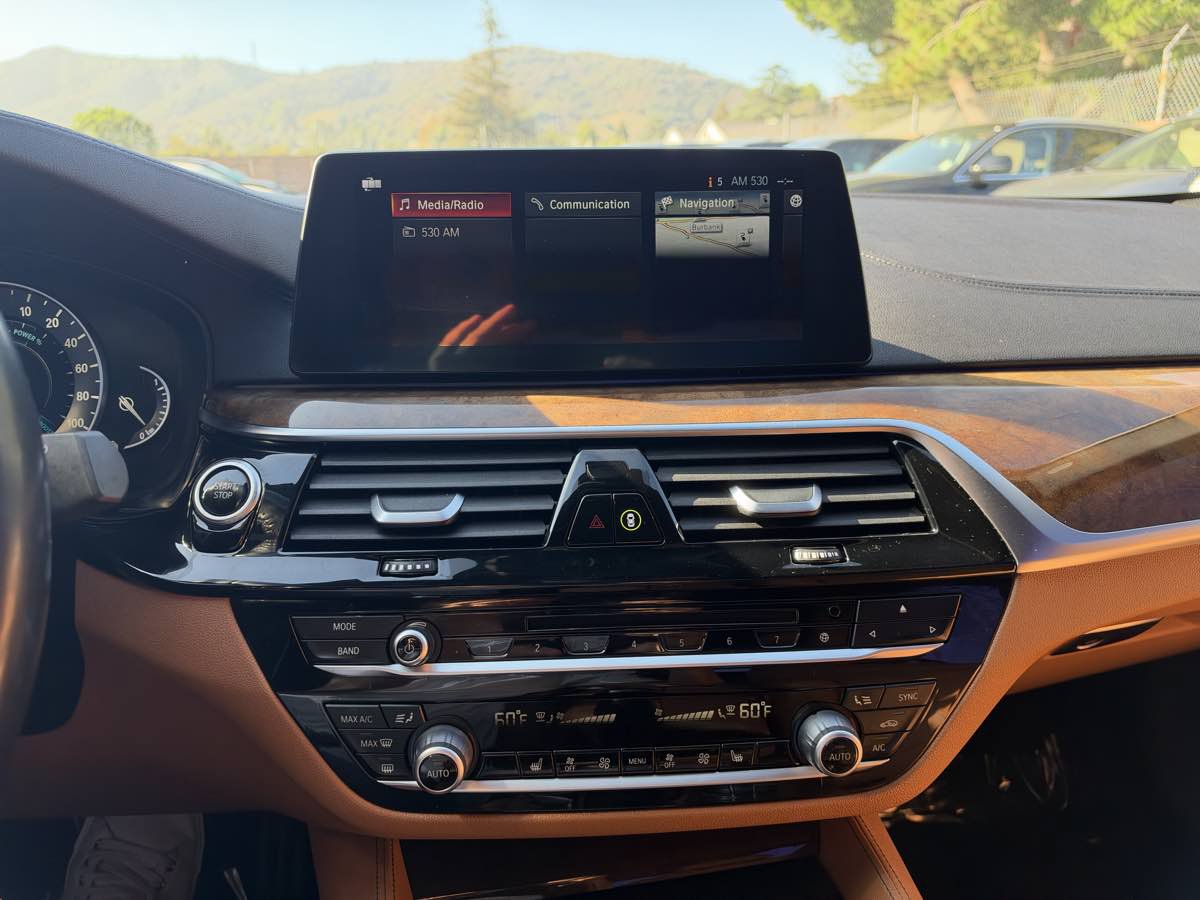 Used 2018 BMW 530e RWD image 24