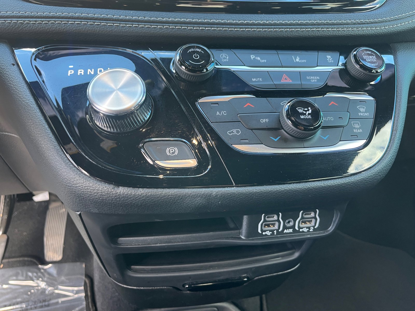 Used 2023 Chrysler Pacifica Touring-L w/ S Appearance Package image 30