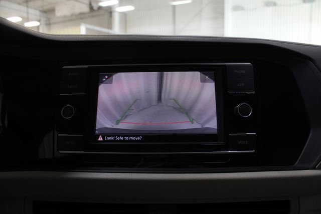 Used 2024 Volkswagen Jetta SE w/ Panoramic Sunroof Package FWD image 4