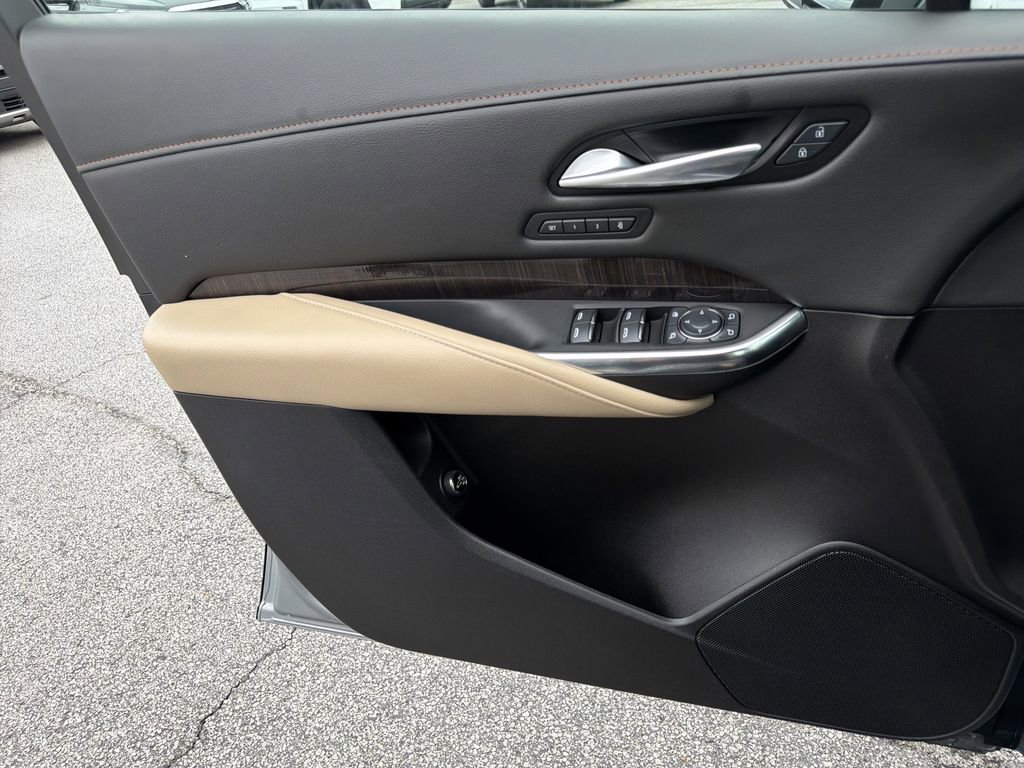 Used 2025 Cadillac XT4 Premium Luxury image 28