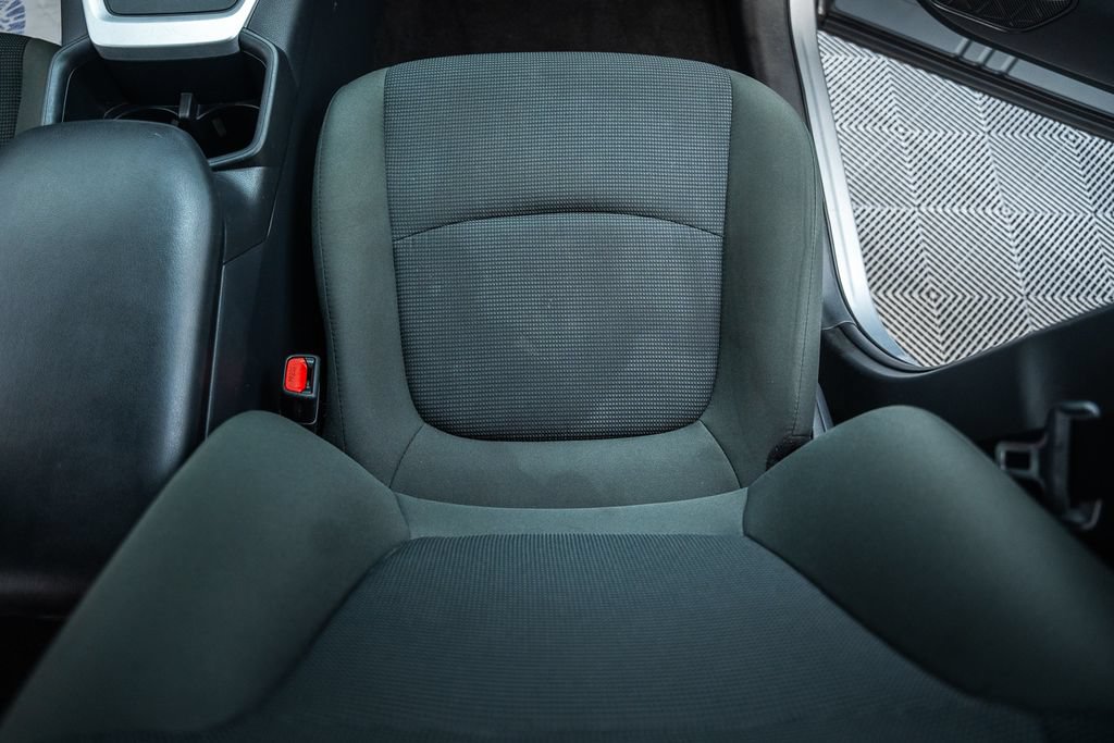 Certified 2025 Toyota RAV4 LE FWD image 31