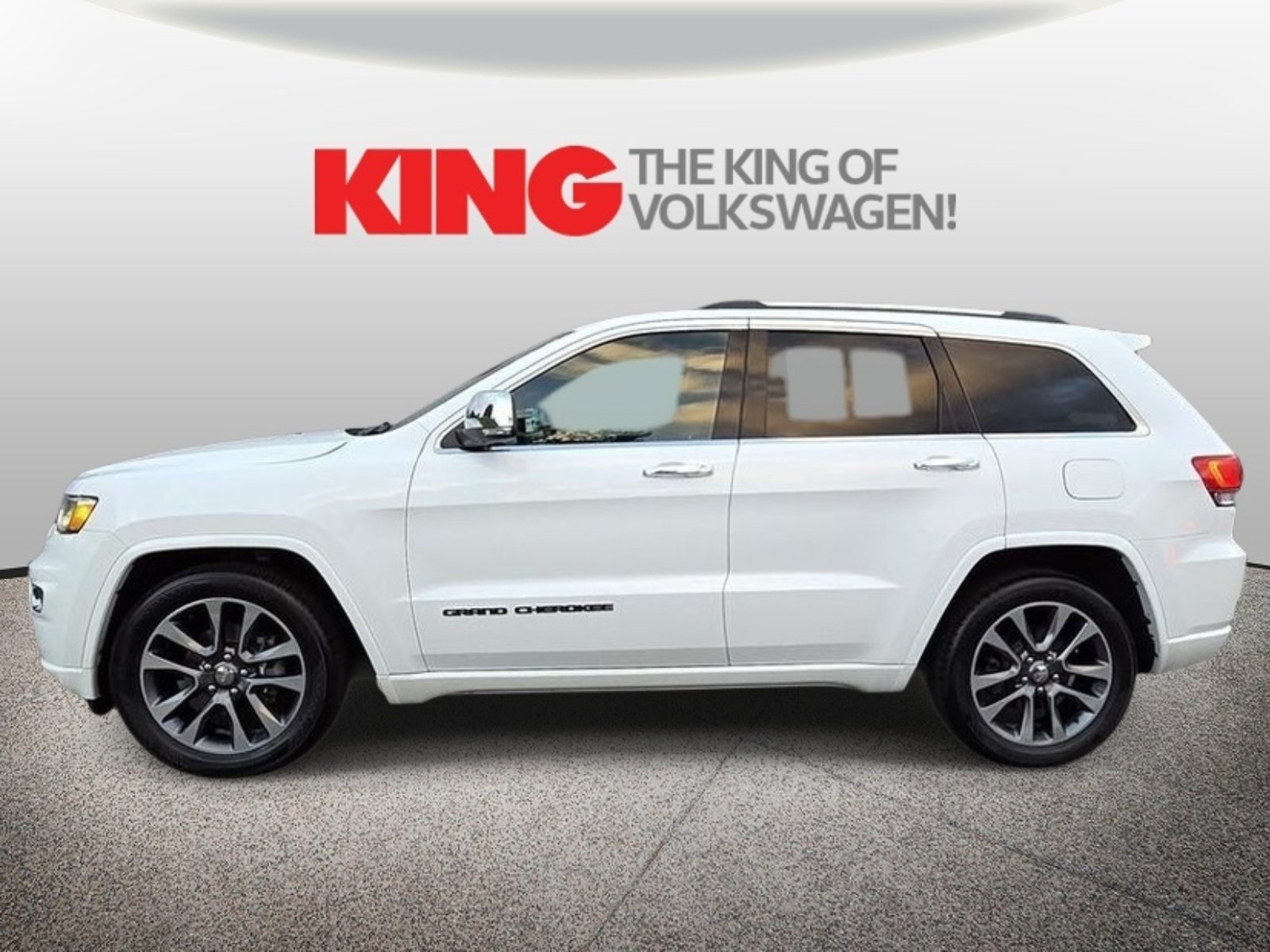 Used 2018 Jeep Grand Cherokee Overland AWD/4WD image 7