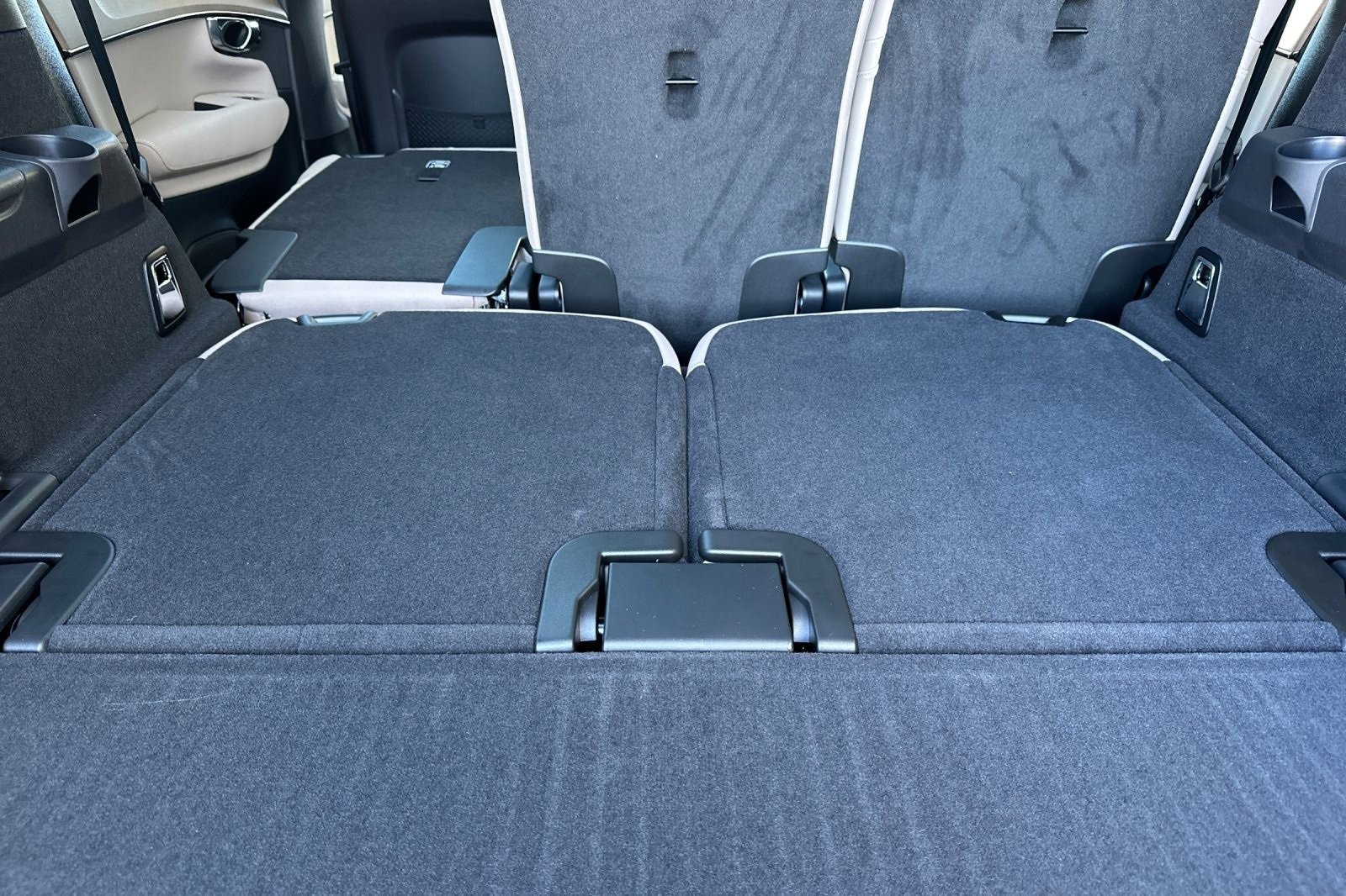 New 2026 Volvo XC90 B6 Plus w/ Protection Package Premier image 18