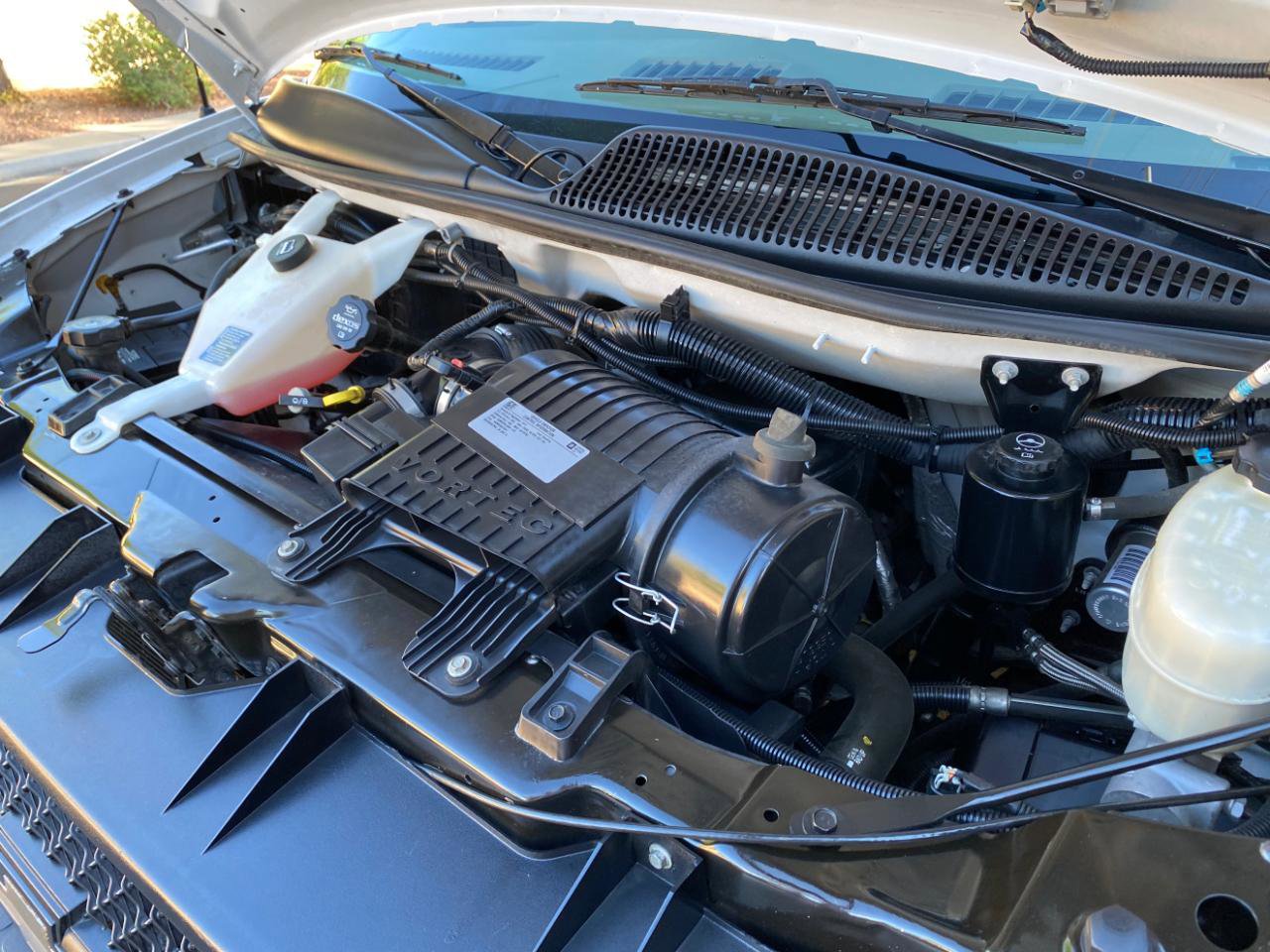 Used 2017 Chevrolet Express 3500 Extended image 25