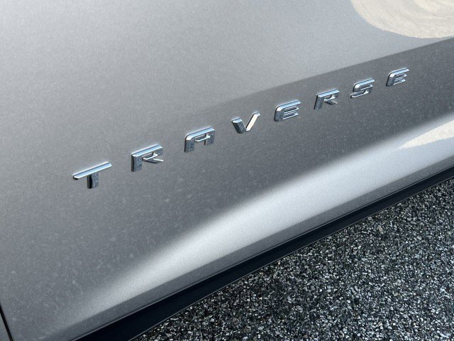 Used 2025 Chevrolet Traverse LT image 32