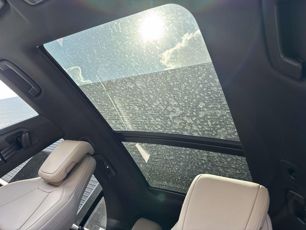 Used 2025 Porsche Macan Electric image 40