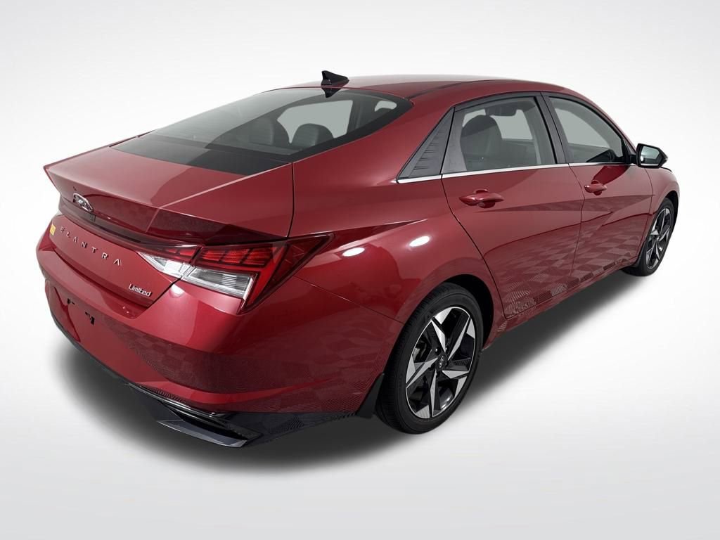 Used 2023 Hyundai Elantra Limited image 3