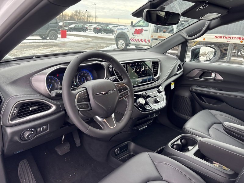 New 2026 Chrysler Pacifica Select image 21