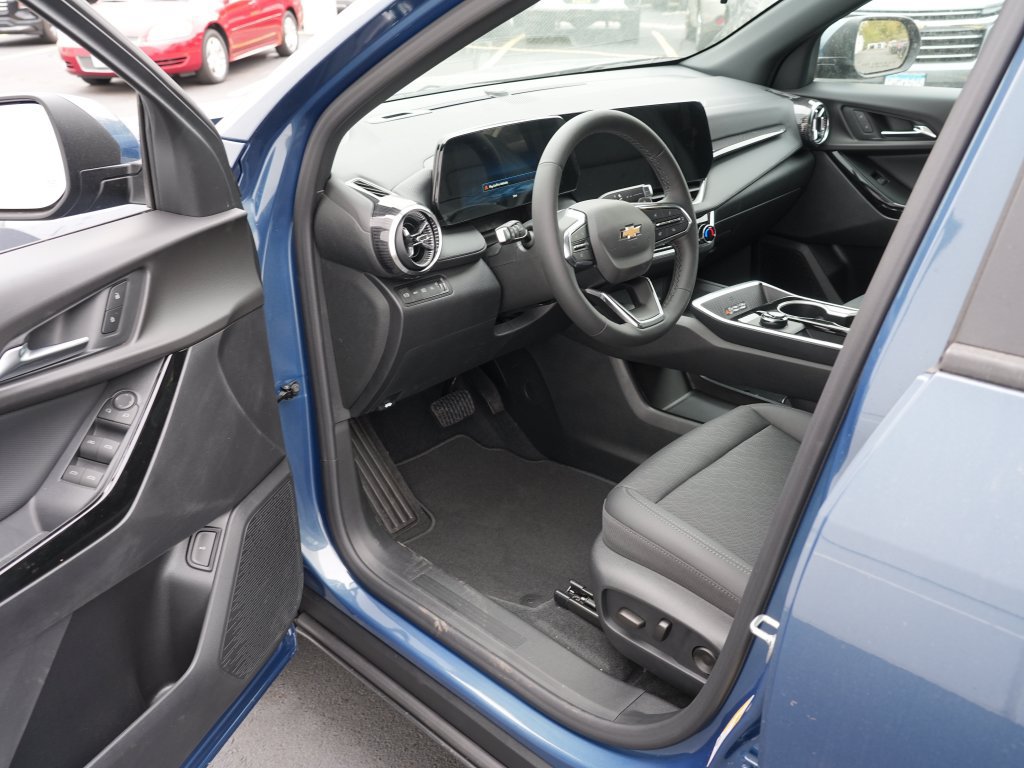 New 2027 Chevrolet Equinox LT w/ Convenience Package II AWD/4WD image 9