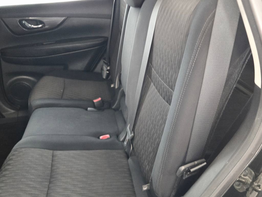 Used 2019 Nissan Rogue SV image 14