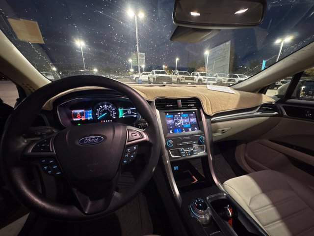 Used 2019 Ford Fusion SE FWD image 13