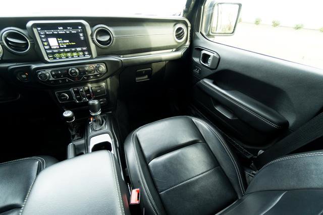 Used 2019 Jeep Wrangler Unlimited Sahara w/ Quick Order Package 24M Moab image 15