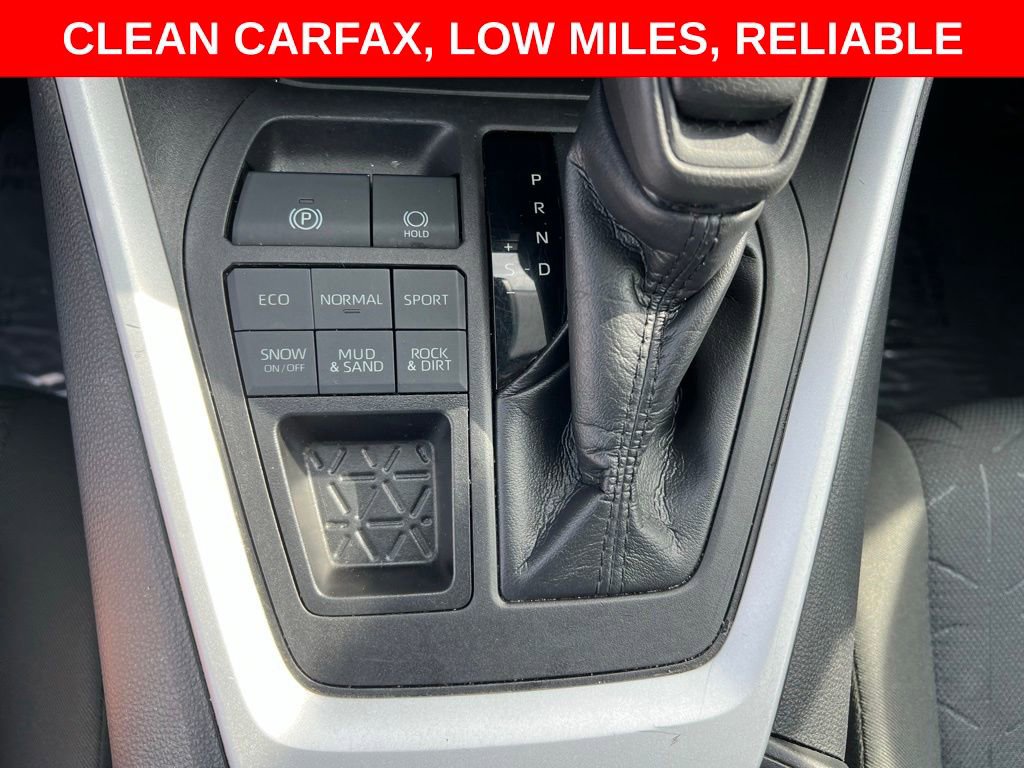 Used 2022 Toyota RAV4 XLE AWD/4WD image 38