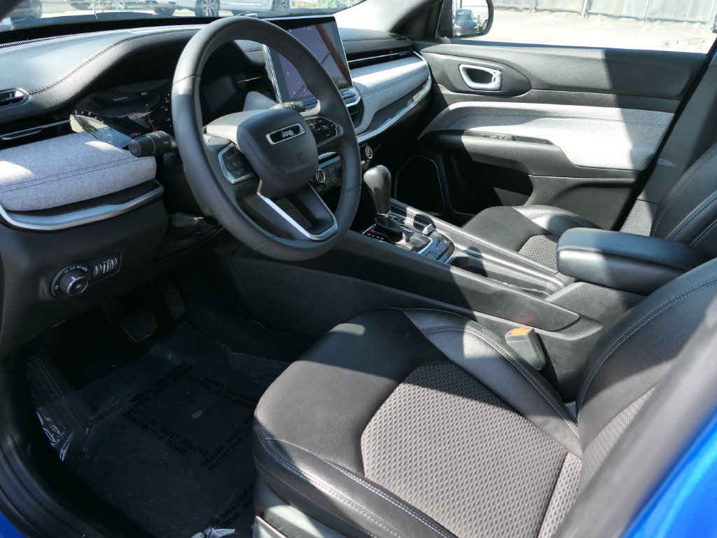 Used 2024 Jeep Compass Latitude AWD/4WD image 10