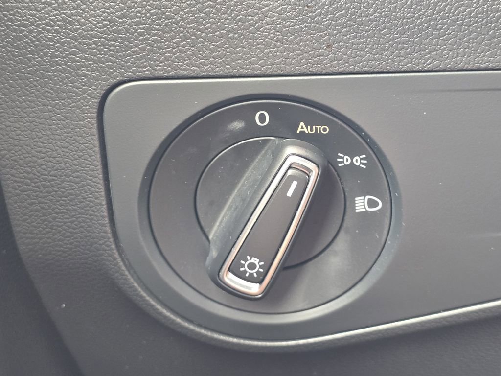 Used 2024 Volkswagen Tiguan SE image 22