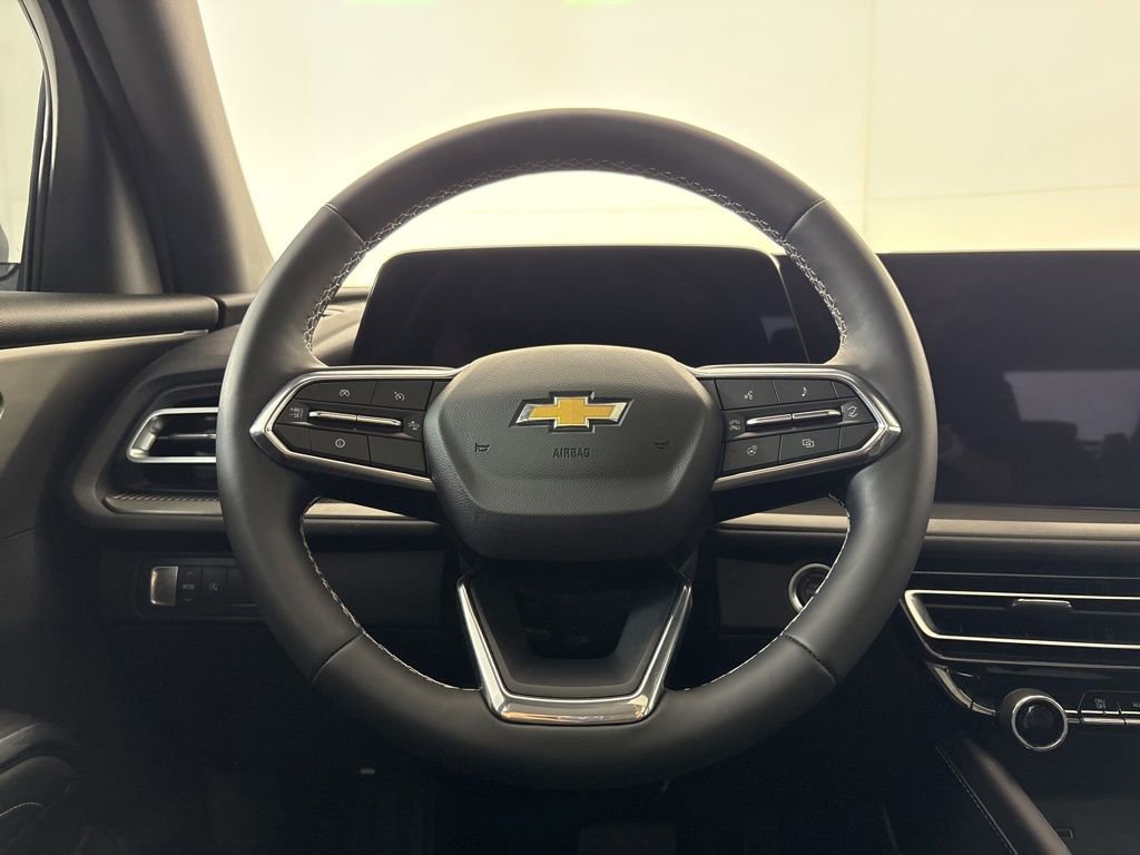 Used 2025 Chevrolet Traverse LT w/ Sun and Wheel Package image 22