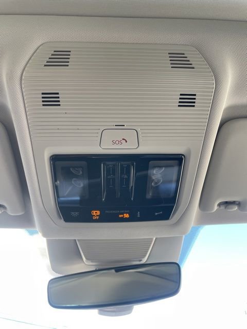 Used 2025 Volkswagen Tiguan SE w/ Panoramic Sunroof Package image 24